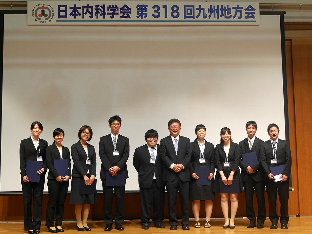 受賞者9名と大石会長(上段左から6人目)